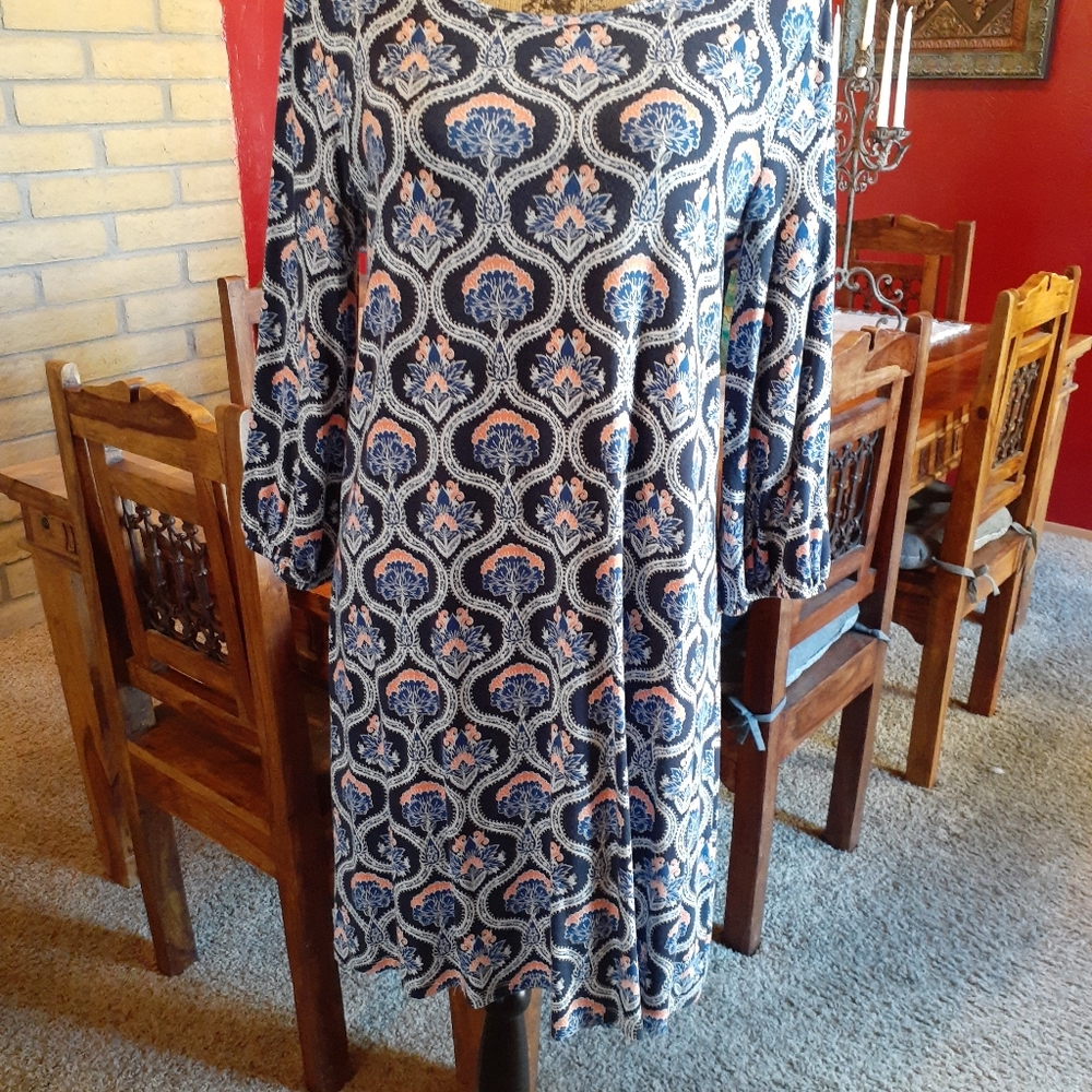 Dress - Picture 3 of 4